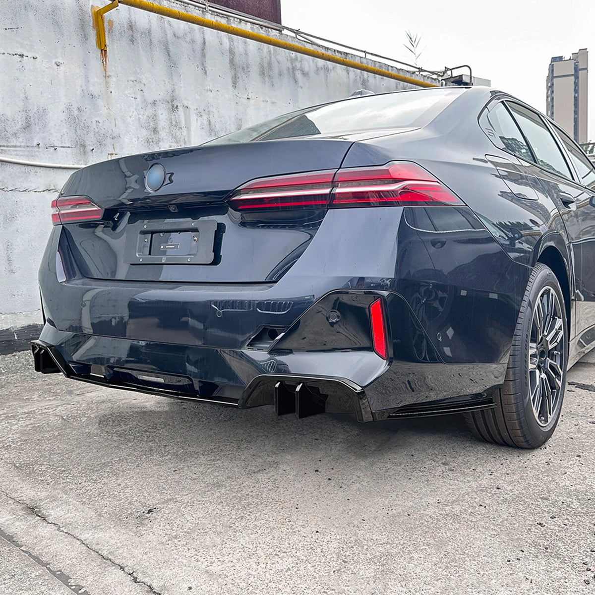 For BMW 5 Series I5 G60 Gloss Black Carbon Fiber Look Rear