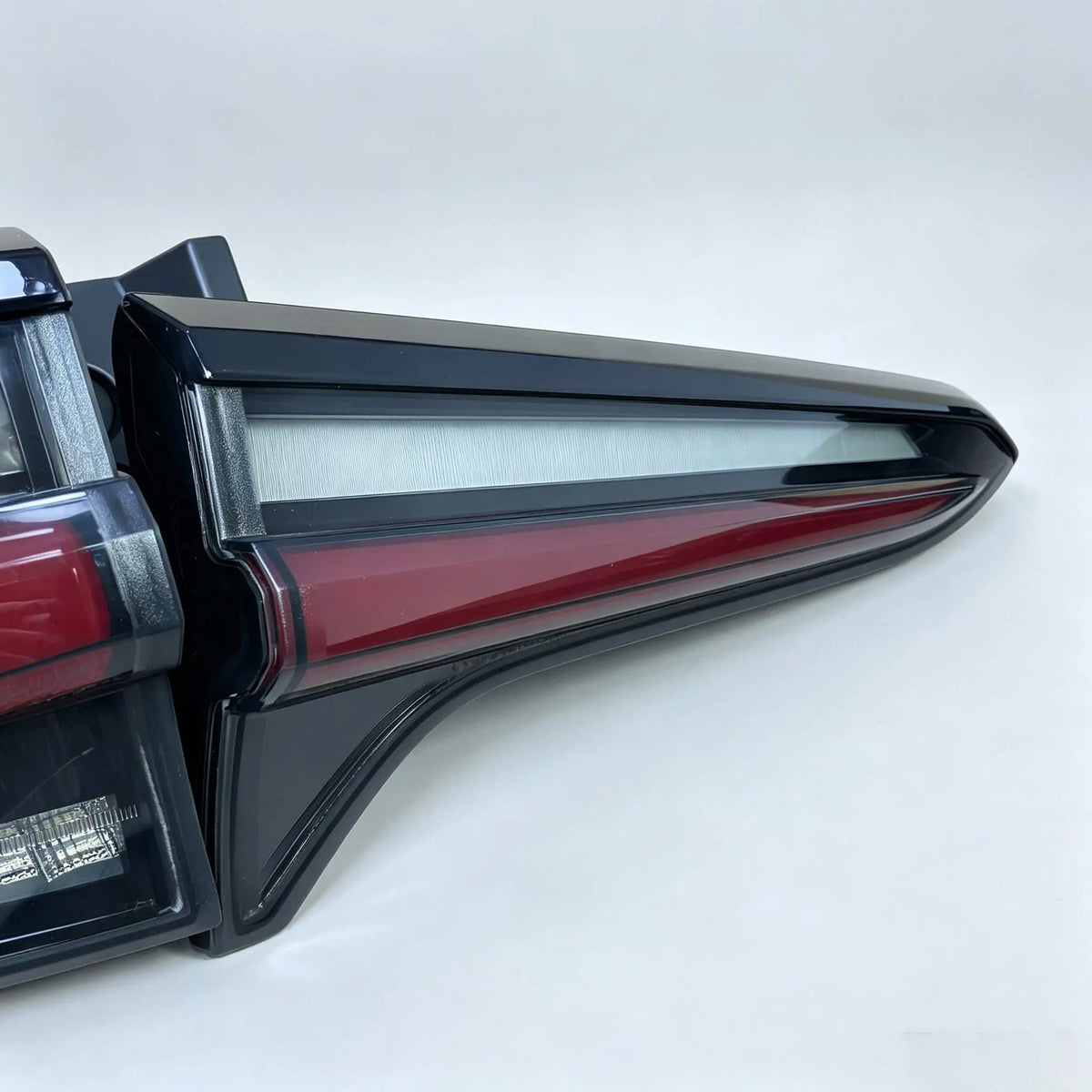 For Toyota Pathfinder 2016-2021 Fortuner Taillight Assembly