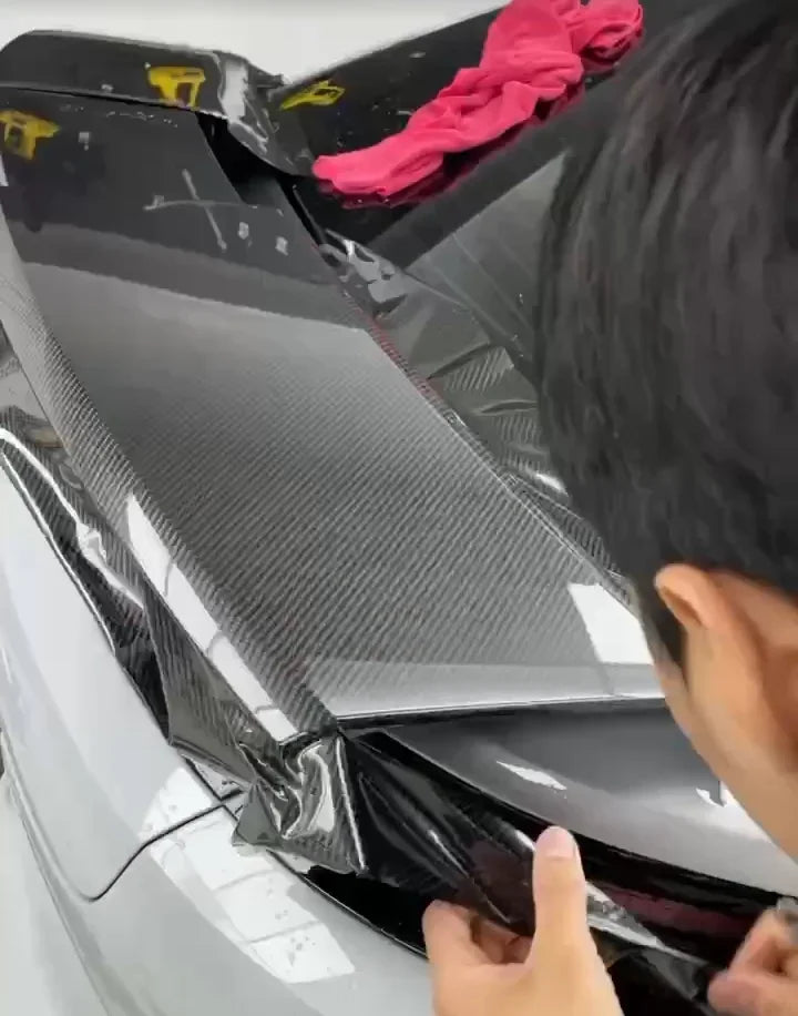 Leonardo Glossy Black Carbon Fiber Material Roll Wrap Tpu