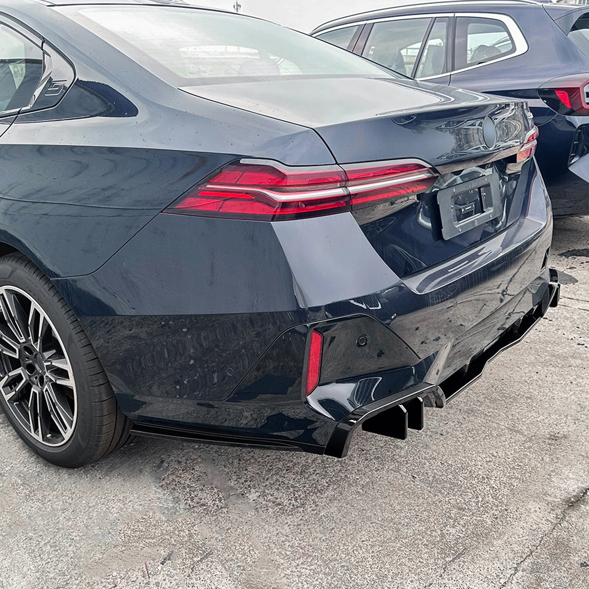 For BMW 5 Series I5 G60 Gloss Black Carbon Fiber Look Rear